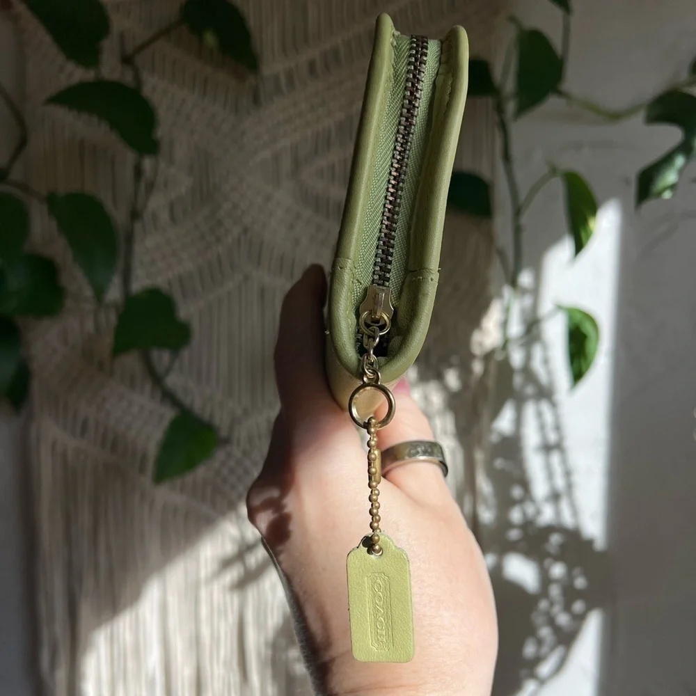 Vintage Coach Zip Around Wallet Lime Green Leather Long Wallet Authenticated